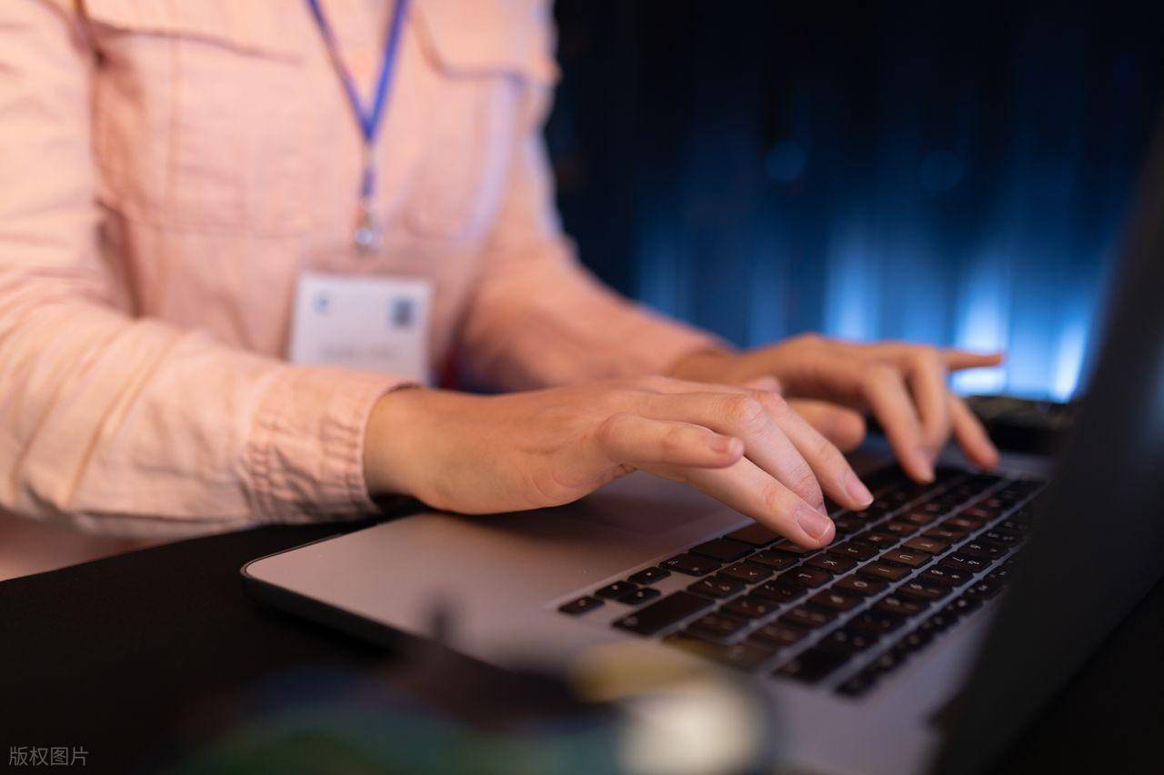 如何在Golang中实现并发下载文件